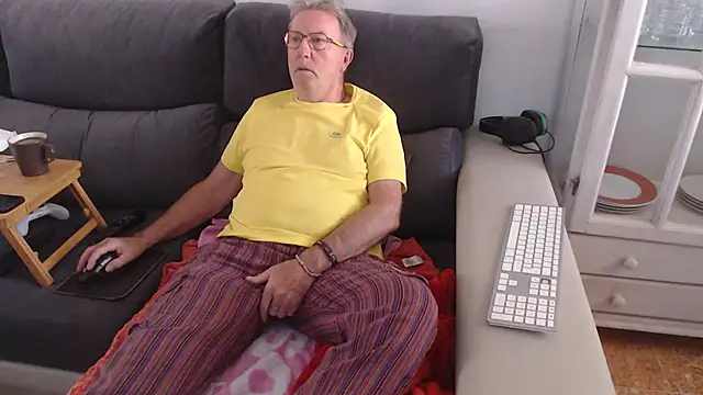 Snapshot of Nudelschwanz chatting on February 11, 2:02 pm Nudelschwanz online show from February 11, 2:02 pm