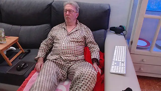 Snapshot of Nudelschwanz chatting on February 11, 10:18 pm Nudelschwanz online show from February 11, 10:18 pm