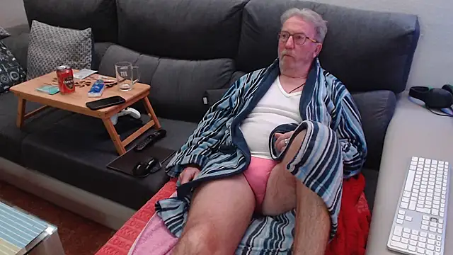 Snapshot of Nudelschwanz chatting on February 14, 8:26 pm Nudelschwanz online show from February 14, 8:26 pm