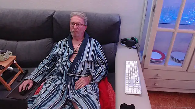 Snapshot of Nudelschwanz chatting on February 17, 8:26 pm Nudelschwanz online show from February 17, 8:26 pm