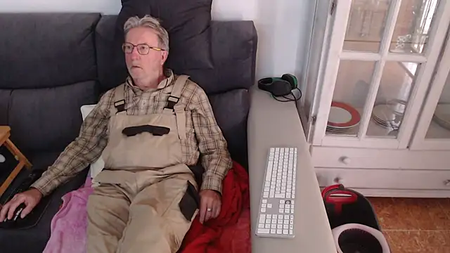 Snapshot of Nudelschwanz chatting on February 21, 4:59 pm Nudelschwanz online show from February 21, 4:59 pm