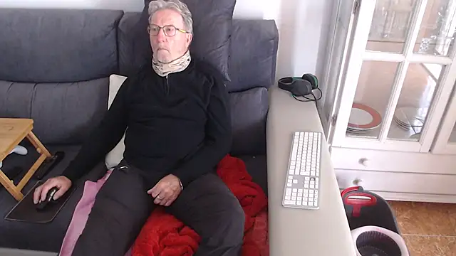 Snapshot of Nudelschwanz chatting on February 23, 11:44 am Nudelschwanz online show from February 23, 11:44 am