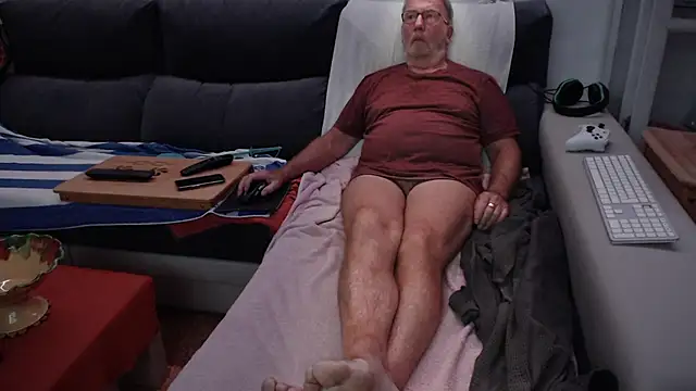Snapshot of Nudelschwanz chatting on September 23, 6:33 pm Nudelschwanz online show from September 23, 6:33 pm