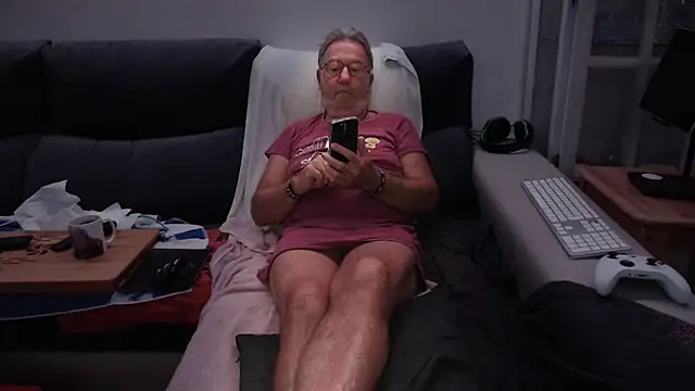 Snapshot of Nudelschwanz chatting on September 29, 2:49 am Nudelschwanz online show from September 29, 2:49 am