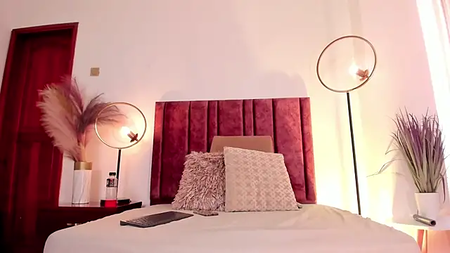 Amber  Davis online show from December 7, 4:25 pm