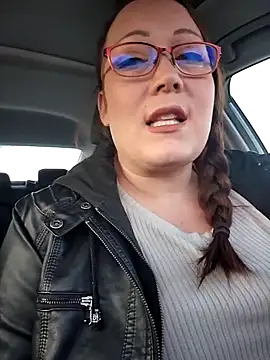 Snapshot of BBWQUEENBEEE chatting on February 21, 12:38 am BBWQUEENBEEE online show from February 21, 12:38 am