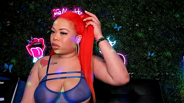 Snapshot of ThickAssRena chatting on December 4, 9:57 pm ThickAssRena online show from December 4, 9:57 pm