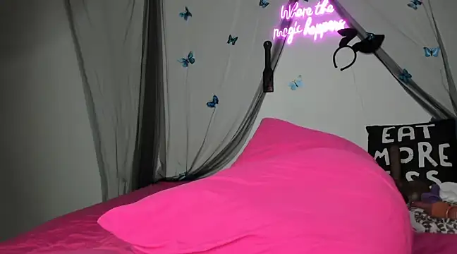 Snapshot of ThickAssRena chatting on January 11, 9:46 pm ThickAssRena online show from January 11, 9:46 pm