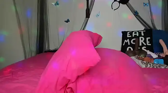 Snapshot of ThickAssRena chatting on January 12, 4:00 am ThickAssRena online show from January 12, 4:00 am