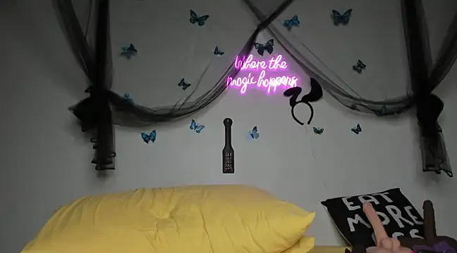 Snapshot of ThickAssRena chatting on February 1, 10:13 pm ThickAssRena online show from February 1, 10:13 pm