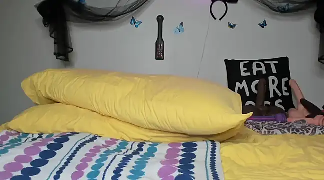 Snapshot of ThickAssRena chatting on February 4, 10:13 pm ThickAssRena online show from February 4, 10:13 pm