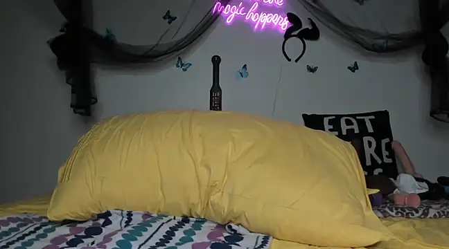 Snapshot of ThickAssRena chatting on February 5, 1:15 am ThickAssRena online show from February 5, 1:15 am