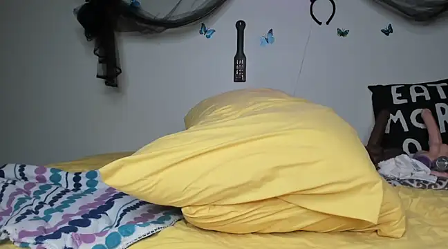 Snapshot of ThickAssRena chatting on February 8, 12:17 am ThickAssRena online show from February 8, 12:17 am