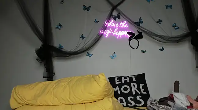 Snapshot of ThickAssRena chatting on February 11, 4:35 pm ThickAssRena online show from February 11, 4:35 pm