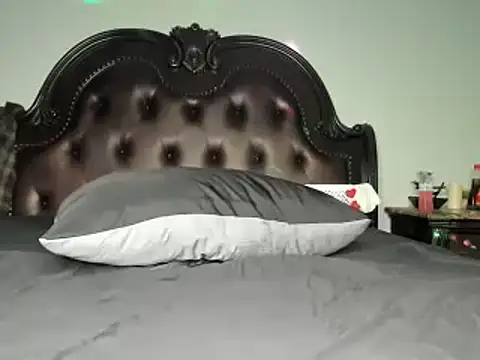 Snapshot of ThickAssRena chatting on March 9, 2:07 am ThickAssRena online show from March 9, 2:07 am