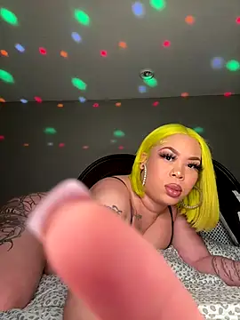 Snapshot of ThickAssRena chatting on September 14, 7:29 am ThickAssRena online show from September 14, 7:29 am