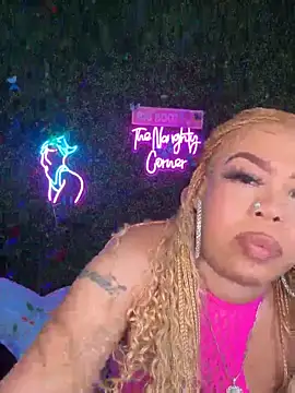 Snapshot of ThickAssRena chatting on May 21, 10:06 pm ThickAssRena online show from May 21, 10:06 pm
