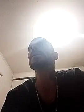 wuacho28 online show from May 4, 1:34 am