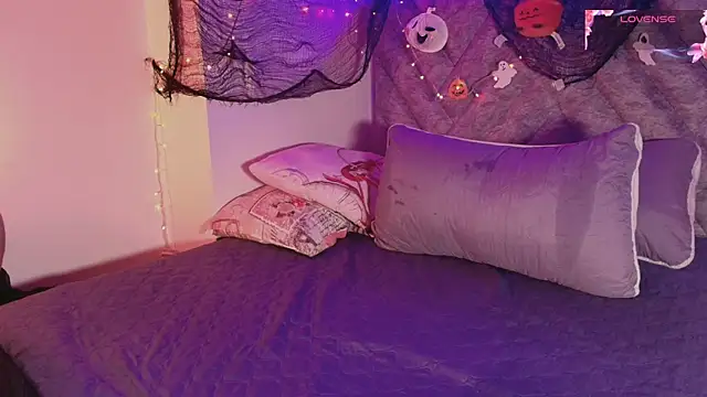 Snapshot of emmajohnss chatting on October 26, 4:07 am emmajohnss online show from October 26, 4:07 am