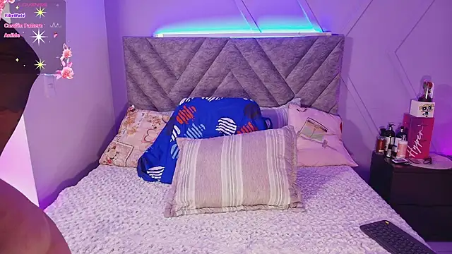 Snapshot of emmajohnss chatting on November 11, 3:50 am emmajohnss online show from November 11, 3:50 am