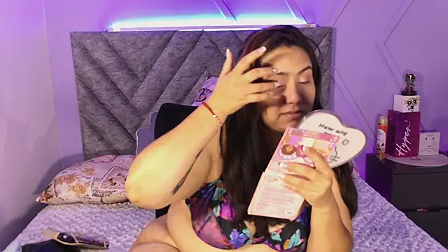 Snapshot of emmajohnss chatting on November 22, 4:00 am emmajohnss online show from November 22, 4:00 am