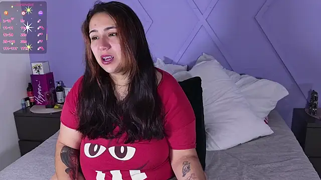 Snapshot of emmajohnss chatting on December 3, 4:42 am emmajohnss online show from December 3, 4:42 am