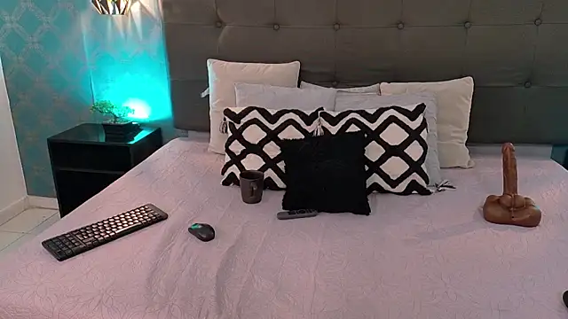 Madisonsmiith online show from March 13, 1:10 am