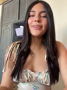 Snapshot of DaphneUwu chatting on January 20, 2:14 pm DaphneUwu online show from January 20, 2:14 pm