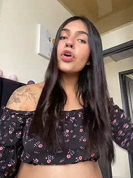 Snapshot of DaphneUwu chatting on February 16, 3:27 pm DaphneUwu online show from February 16, 3:27 pm