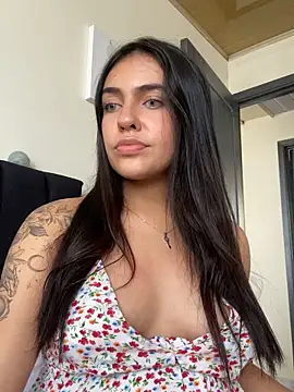 Snapshot of DaphneUwu chatting on March 22, 8:04 pm DaphneUwu online show from March 22, 8:04 pm