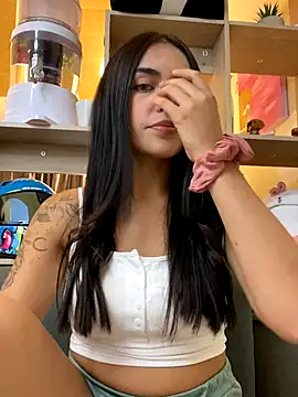 Snapshot of DaphneUwu chatting on October 4, 1:14 am DaphneUwu online show from October 4, 1:14 am