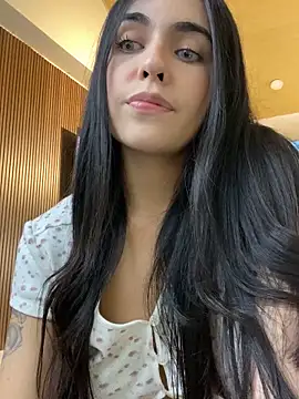 Snapshot of DaphneUwu chatting on November 23, 11:04 pm DaphneUwu online show from November 23, 11:04 pm