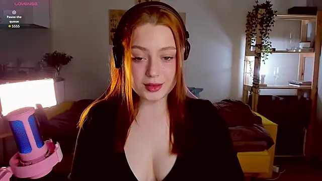 Snapshot of Sofy_Benson chatting on September 27, 2:33 pm Sofy Benson online show from September 27, 2:33 pm