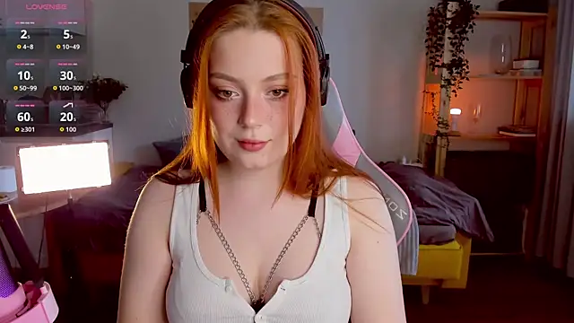 Snapshot of Sofy_Benson chatting on October 13, 8:36 am Sofy Benson online show from October 13, 8:36 am