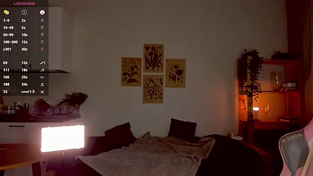 Snapshot of Sofy_Benson chatting on October 26, 12:44 pm Sofy Benson online show from October 26, 12:44 pm