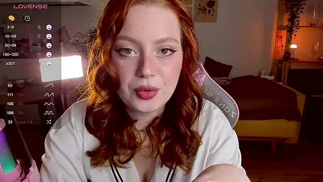 Snapshot of Sofy_Benson chatting on November 25, 12:16 pm Sofy Benson online show from November 25, 12:16 pm