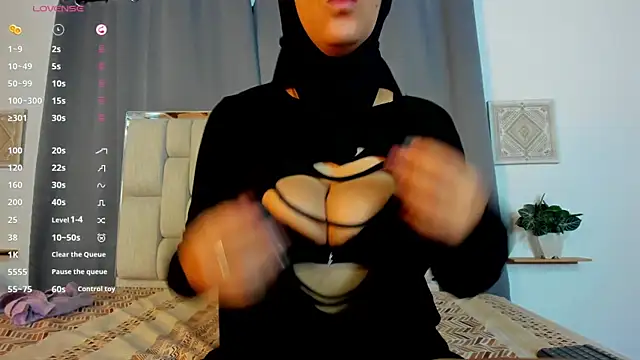 Snapshot of Dounia_nagi chatting on December 15, 2:21 pm Dounia nagi online show from December 15, 2:21 pm