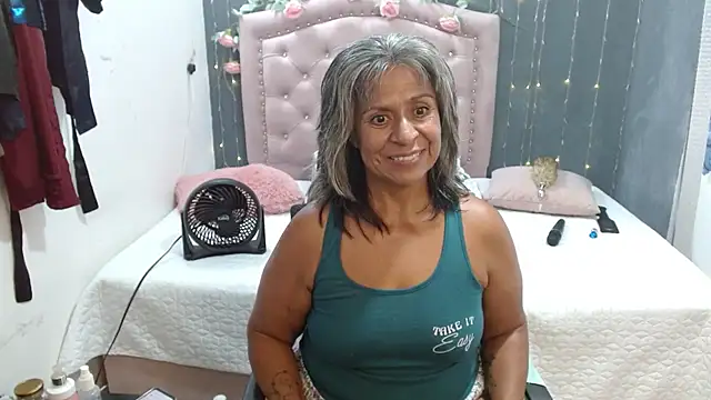 Snapshot of lalisha_96 chatting on October 28, 1:20 am lalisha 96 online show from October 28, 1:20 am