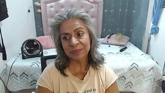 Snapshot of lalisha_96 chatting on November 19, 11:27 pm lalisha 96 online show from November 19, 11:27 pm