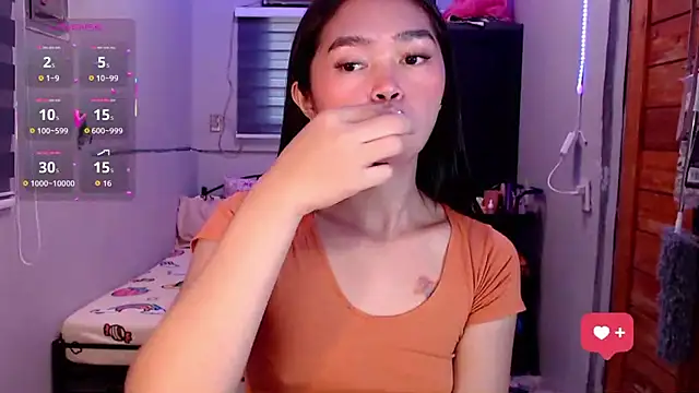 Snapshot of Itsme_claire chatting on October 4, 1:25 am Itsme claire online show from October 4, 1:25 am