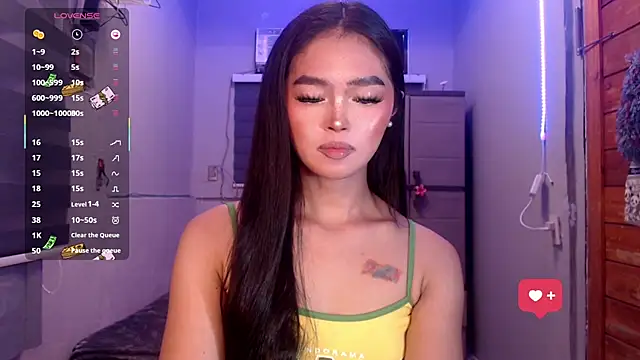 Snapshot of Itsme_claire chatting on October 18, 4:04 am Itsme claire online show from October 18, 4:04 am
