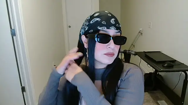 Snapshot of Sassy_Latina chatting on November 22, 1:59 am Sassy Latina online show from November 22, 1:59 am