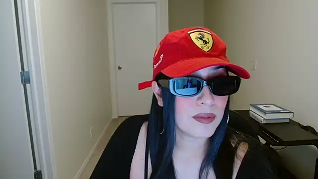 Snapshot of Sassy_Latina chatting on December 4, 4:33 am Sassy Latina online show from December 4, 4:33 am