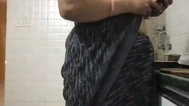 Riyasingh9 online show from January 31, 4:03 am