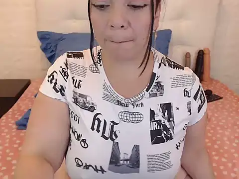 Snapshot of Angiee_BBW chatting on March 11, 9:04 pm Angiee BBW online show from March 11, 9:04 pm