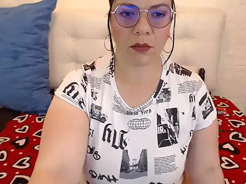 Snapshot of Angiee_BBW chatting on September 9, 5:56 pm Angiee BBW online show from September 9, 5:56 pm
