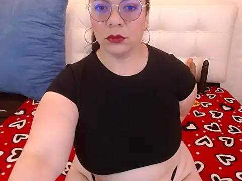 Snapshot of Angiee_BBW chatting on October 2, 8:49 pm Angiee BBW online show from October 2, 8:49 pm