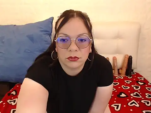 Snapshot of Angiee_BBW chatting on October 7, 7:11 pm Angiee BBW online show from October 7, 7:11 pm