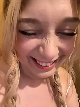 CherryAuroraa online show from December 15, 1:32 pm