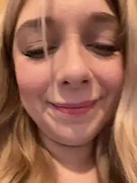 CherryAuroraa online show from December 19, 9:51 am